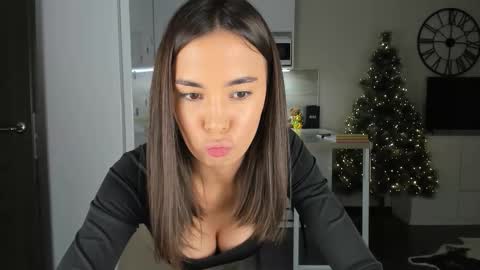 Bella online show from December 2025 07:08:02 PM