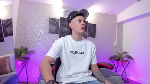 Snapshot of nils_saint chatting on November 2025 03:39:02 AM Nils online show from November 2025 03:39:02 AM