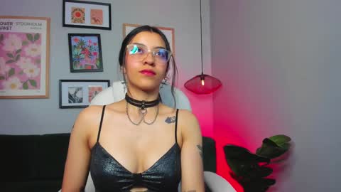 Nina online show from February 2025 10:10:02 PM