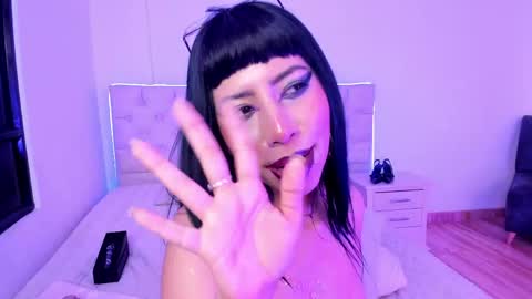 Nina Fox  online show from May 2026 12:40:02 AM