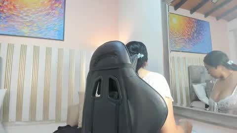 nina_glow_ online show from February 2026 11:18:01 AM