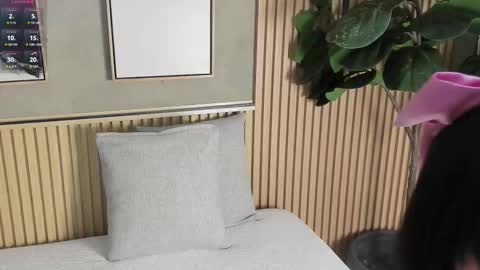 NINA online show from September 2025 01:01:01 PM