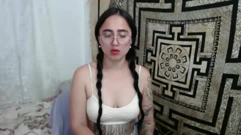 Snapshot of ninakravtz chatting on February 2025 06:16:01 PM N I N A online show from February 2025 06:16:01 PM
