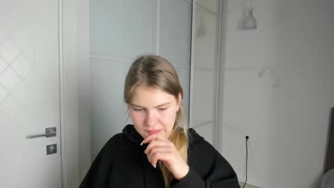 ninarihh online show from March 2025 05:54:01 PM