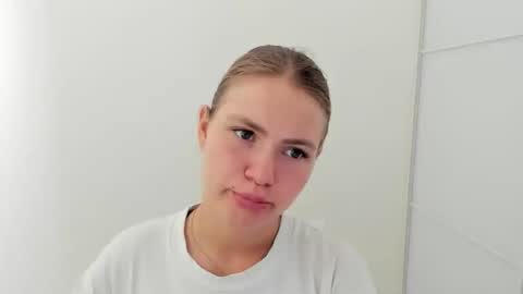 ninarihh online show from September 2025 10:04:02 AM