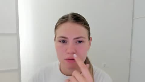 ninarihh online show from September 2025 11:11:01 AM