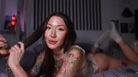 Snapshot of ninasuzuki chatting on February 2026 09:38:01 AM ninasuzuki online show from February 2026 09:38:01 AM