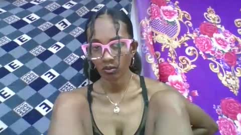 Snapshot of ninie246746 chatting on April 2026 08:02:02 AM ninie246746 online show from April 2026 08:02:02 AM