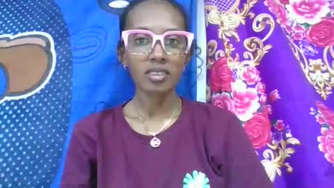 Snapshot of ninie246746 chatting on June 2026 07:32:02 AM ninie246746 online show from June 2026 07:32:02 AM