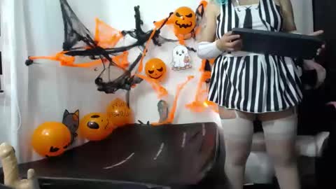 Niuk online show from October 2025 01:17:01 PM