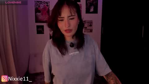 Nixxie  online show from December 2025 01:11:01 AM