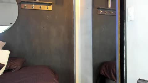 Noah  online show from November 2025 03:27:01 AM