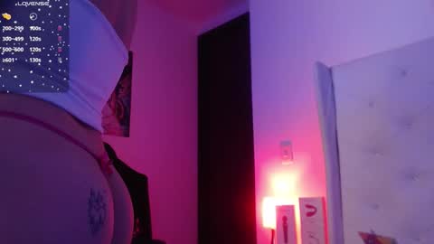 Snapshot of noah_and_kim69 chatting on November 2025 03:31:01 AM Zoe online show from November 2025 03:31:01 AM