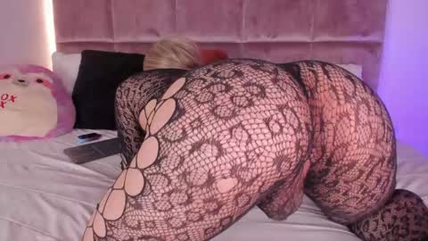 Sara  online show from May 2026 03:24:01 AM