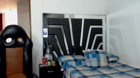 Noah Harris01 online show from December 2025 12:55:01 PM