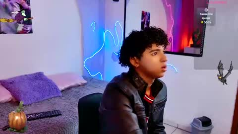 noah_smith04 online show from October 2025 08:36:02 PM