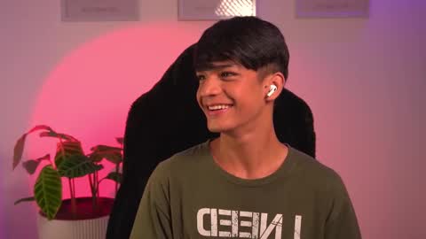 Noah     online show from February 2025 01:44:01 PM