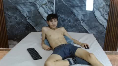Snapshot of noahwalker__ chatting on April 2026 12:29:02 PM online show from April 2026 12:29:02 PM