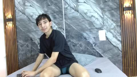 Snapshot of noahwalker__ chatting on April 2026 02:25:01 AM online show from April 2026 02:25:01 AM