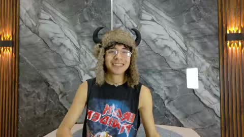 Snapshot of noahwalker__ chatting on May 2026 11:15:01 AM online show from May 2026 11:15:01 AM