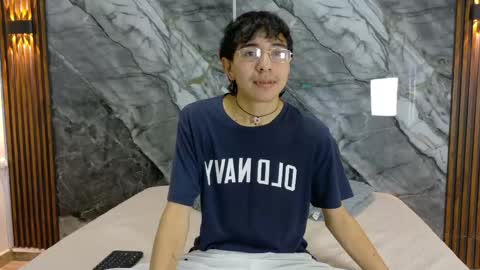 Snapshot of noahwalker__ chatting on May 2026 11:06:01 AM online show from May 2026 11:06:01 AM