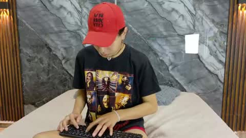 Snapshot of noahwalker__ chatting on May 2026 11:07:01 AM online show from May 2026 11:07:01 AM