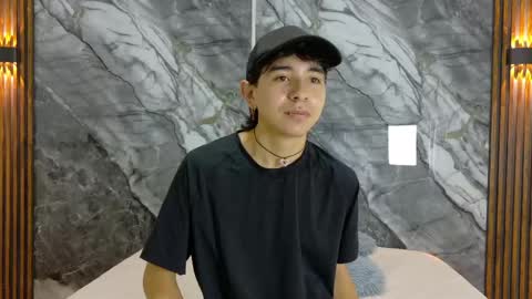 Snapshot of noahwalker__ chatting on May 2026 11:04:02 AM online show from May 2026 11:04:02 AM
