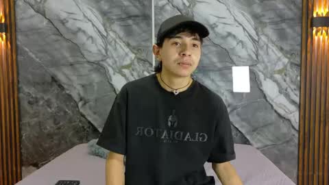 Snapshot of noahwalker__ chatting on May 2026 11:04:01 AM online show from May 2026 11:04:01 AM