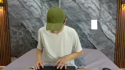 Snapshot of noahwalker__ chatting on May 2026 11:04:02 AM online show from May 2026 11:04:02 AM