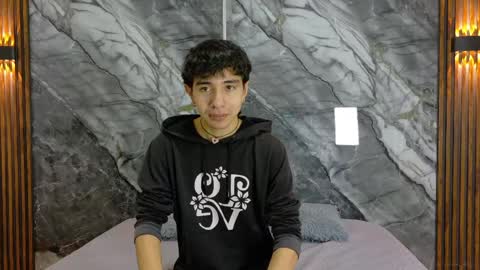 Snapshot of noahwalker__ chatting on May 2026 11:17:01 AM online show from May 2026 11:17:01 AM