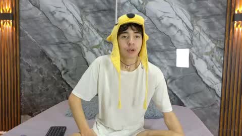 Snapshot of noahwalker__ chatting on May 2026 11:09:02 AM online show from May 2026 11:09:02 AM
