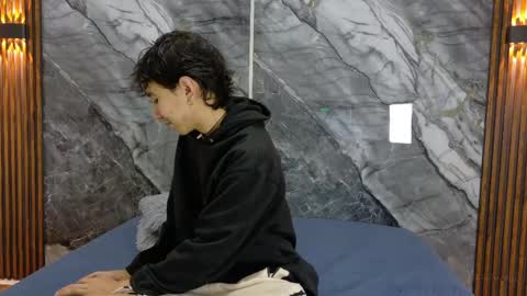 Snapshot of noahwalker__ chatting on May 2026 11:05:02 AM online show from May 2026 11:05:02 AM