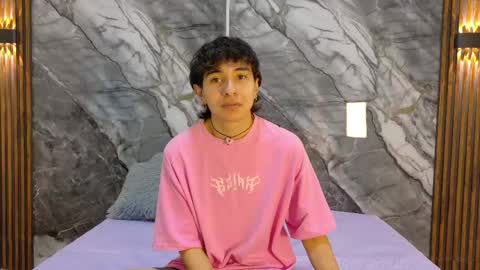 Snapshot of noahwalker__ chatting on May 2026 11:05:02 AM online show from May 2026 11:05:02 AM