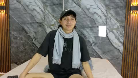 Snapshot of noahwalker__ chatting on May 2026 11:05:01 AM online show from May 2026 11:05:01 AM