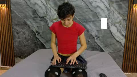 Snapshot of noahwalker__ chatting on May 2026 11:16:02 AM online show from May 2026 11:16:02 AM