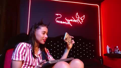 Noha Thomson online show from November 2025 04:04:01 AM