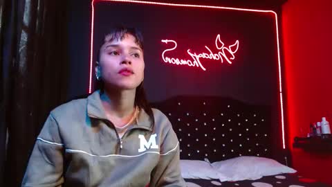 Noha Thomson online show from December 2025 07:20:02 PM