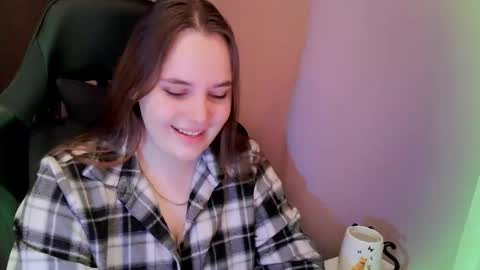 noir_ember_ online show from December 2025 08:33:01 AM