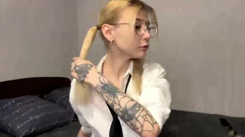 Sofia online show from May 2026 12:00:02 PM