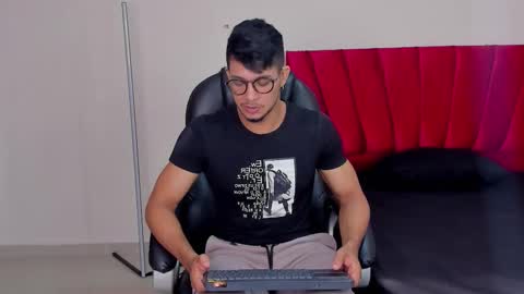 Snapshot of nolan_joness chatting on November 2025 07:58:02 PM Im Nolan online show from November 2025 07:58:02 PM