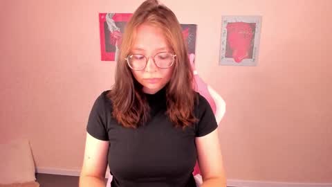 Snapshot of noora_moore chatting on September 2025 12:21:01 AM NOORA online show from September 2025 12:21:01 AM