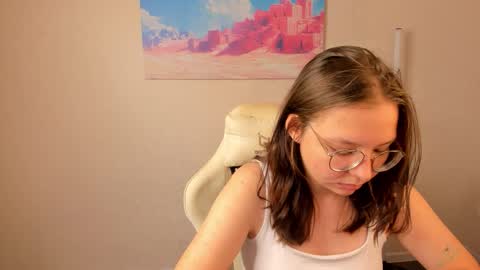 Snapshot of noora_moore chatting on September 2025 12:14:01 AM NOORA online show from September 2025 12:14:01 AM