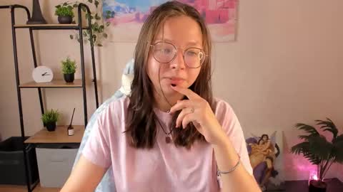 Snapshot of noora_moore chatting on October 2025 01:24:01 AM NOORA online show from October 2025 01:24:01 AM