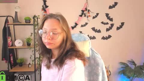 Snapshot of noora_moore chatting on November 2025 12:46:02 AM NOORA online show from November 2025 12:46:02 AM