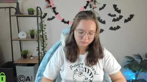 Snapshot of noora_moore chatting on November 2025 01:05:02 AM NOORA online show from November 2025 01:05:02 AM