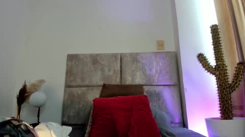 Nora Da Silva online show from December 2024 01:17:01 PM