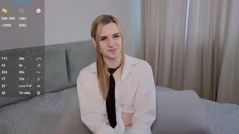 Elina online show from November 2025 10:15:01 AM