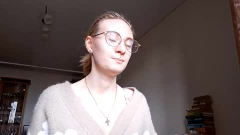 Lola online show from October 2025 06:01:01 AM