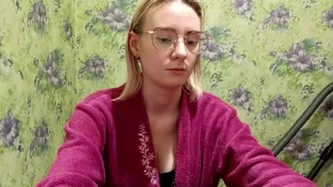 Lola online show from October 2025 01:43:02 PM