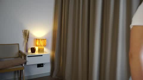 Lina online show from November 2025 06:41:02 PM